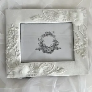 Фоторамка белая с цветами