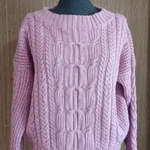 Свитер вязаный
