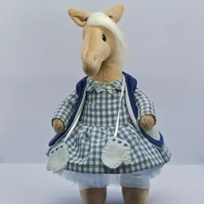 Лошадка в синем платье