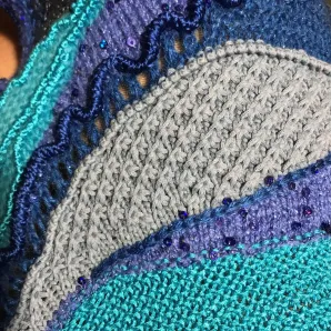 ГЛУБОКОЕ СИНЕЕ МОРЕ вязаное платье