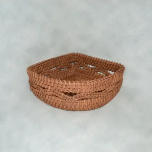 Плетеная ажурная корзинка для хранения