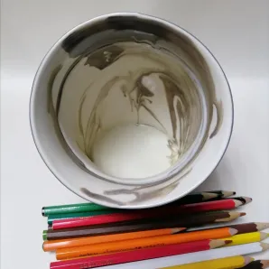 Солонка или ёмкость под мелочи, карандашница из цветного фарфора открытая