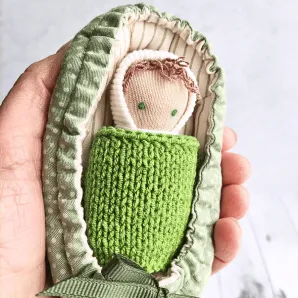 крошка в ладошке ручная работа