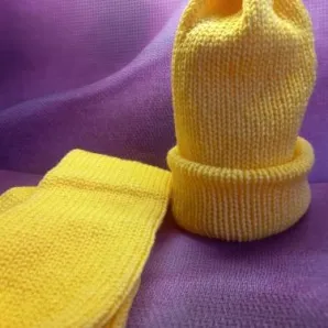 Шапка женская с шарфом ( цвет-желтый)