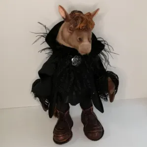 интерьерная авторская кукла Конь в пальто