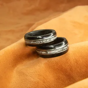 Обручальные кольца из дерева "Черная элегантность"