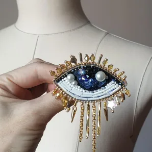 Брошь из бисера глаз. Брошка булавка бижутерия на пиджак, пальто, свитер, платье.