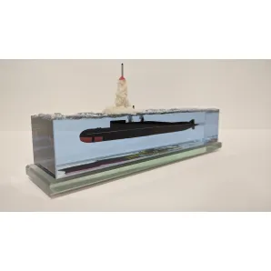 Модель подводной лодки 667БДРМ "Дельфин"