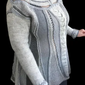 Серый элегантный свитерок с жемчужными пуговицами "ПЕРЛА"