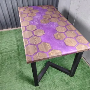 Стол из массива дуба и эпоксидной смолы река