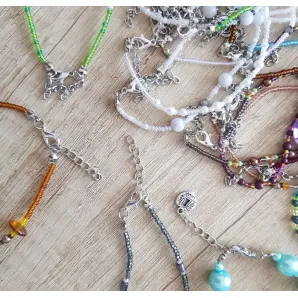 Браслеты из бисера с бусинами и кристаллами