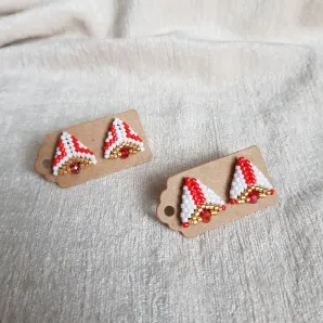 Серьги пусеты и жемчугом и биконусами Сваровски