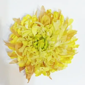 Брошь цветок из шелка Хризантема