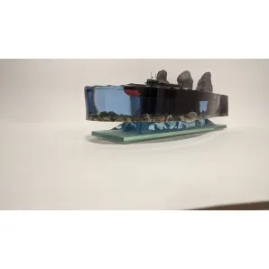 Модель подводной лодки 667БДР "Кальмар" на фоне скал "Три брата".