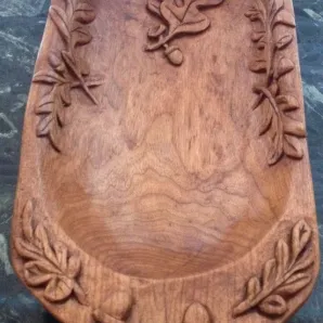 Резной поднос