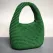 Вязана сумка хобо мини зеленого цвета
