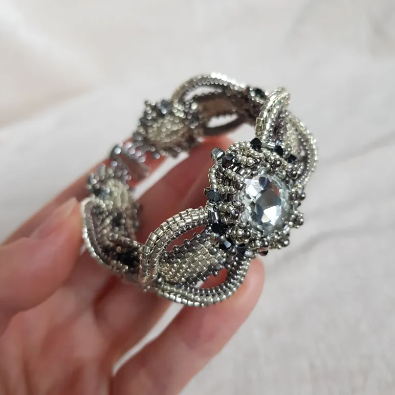 Браслет "Хрусталь" из бисера