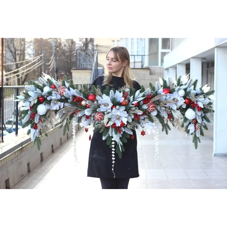 Новогодняя хвойная гирлянда