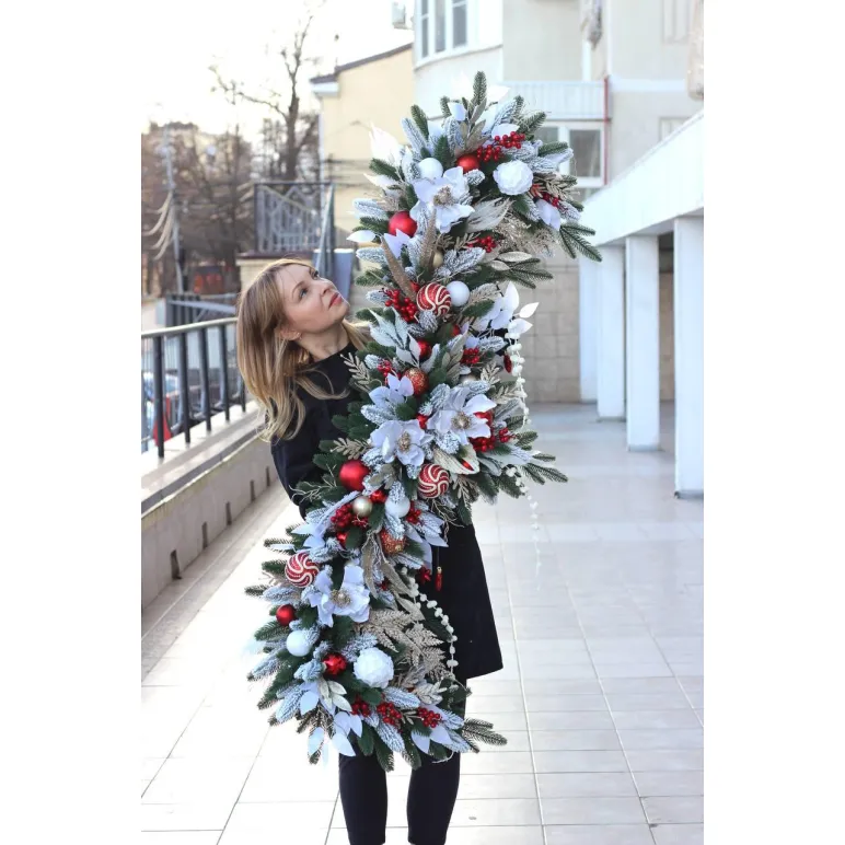 Новогодняя хвойная гирлянда