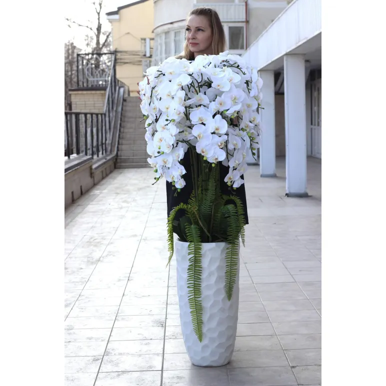 Напольная композиция из силиконовых орхидей в бетонном кашпо