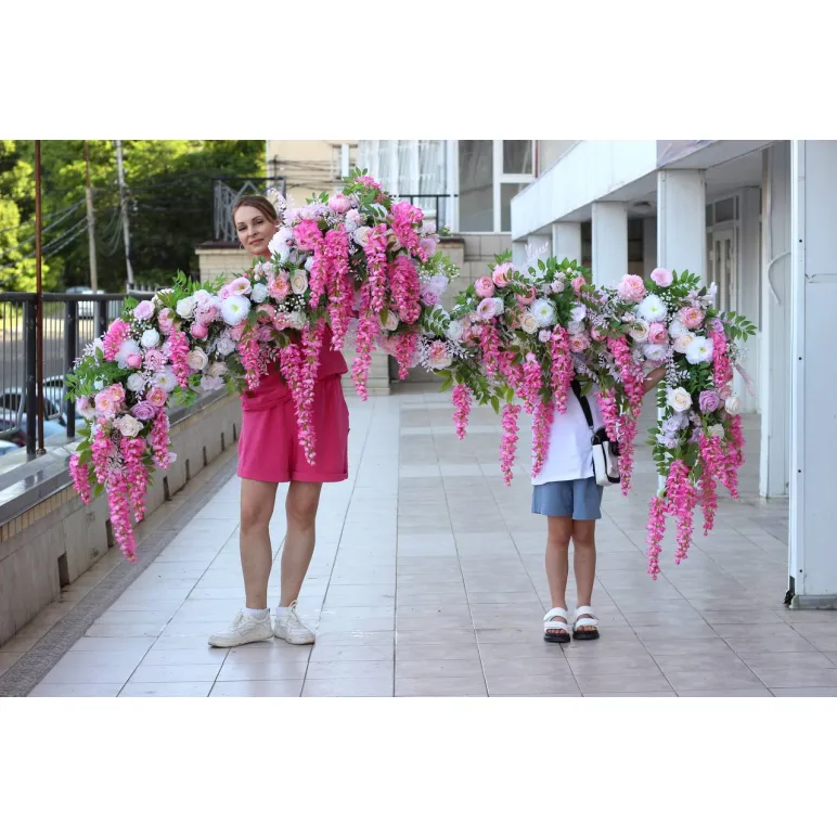 Объемная гирлянда из искусственных цветов свисающая