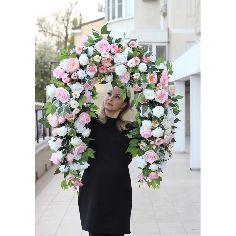 гирлянда из искусственных цветов