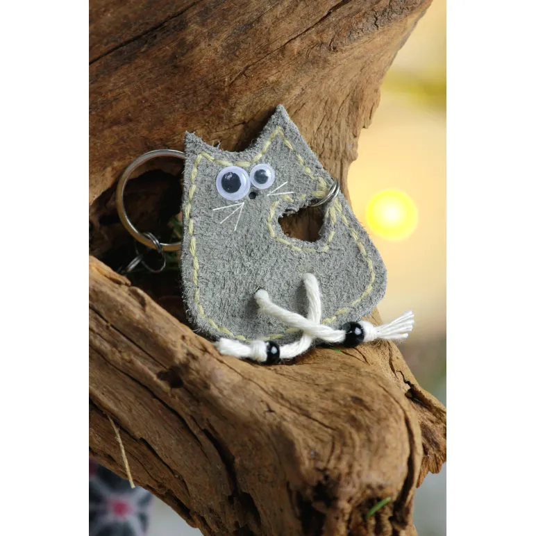 Брелок "Разочарованный кот" 5х6см Натуральная кожа