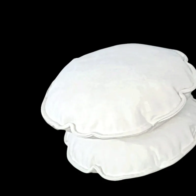 Декоративная подушка круглая, белая, диаметром 47 см