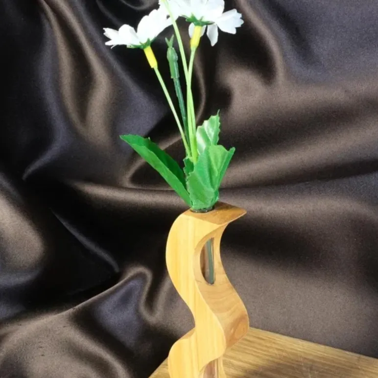 Ваза для цветов и сухоцветов.