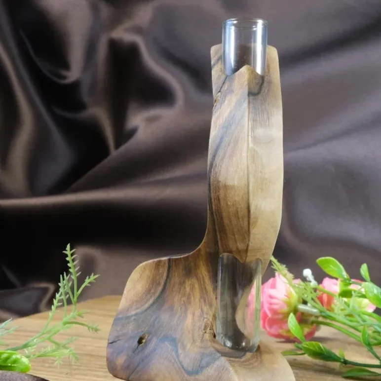 Ваза для цветов и сухоцветов.