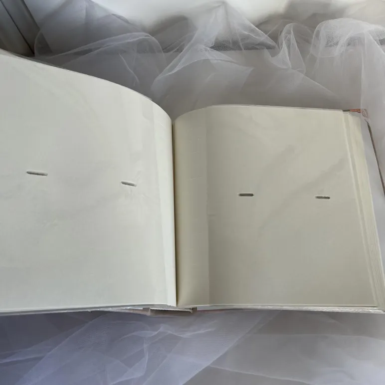 Фотоальбом свадебный бежевый с бисером и пайетками