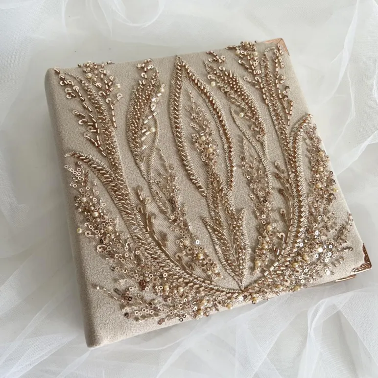 Фотоальбом свадебный бежевый с бисером и пайетками