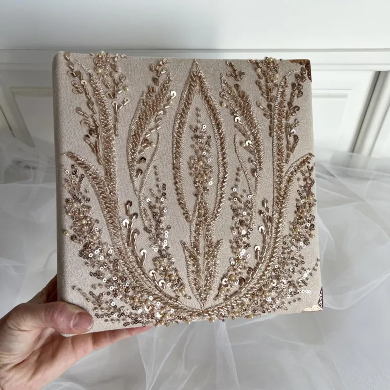 Фотоальбом свадебный бежевый с бисером и пайетками