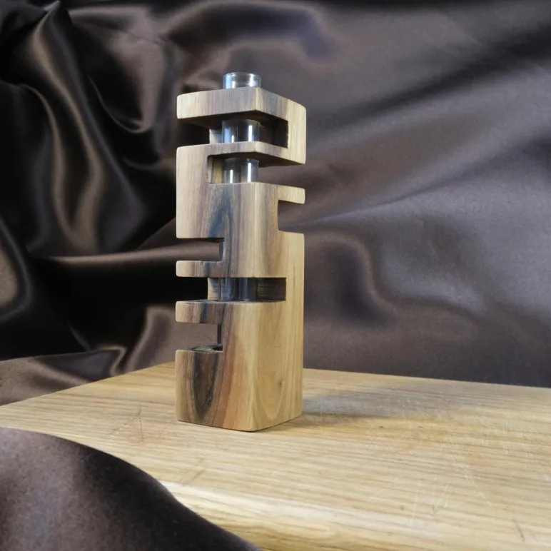 Ваза для цветов и сухоцветов из дерева ореха с колбой