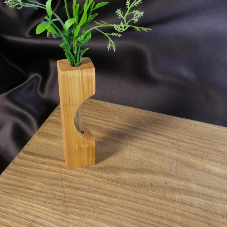 Ваза для цветов и сухоцветов из дерева с колбой