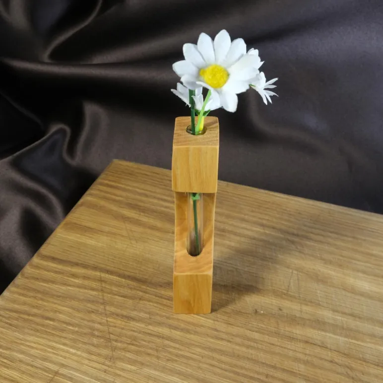 Ваза для цветов и сухоцветов из дерева с колбой