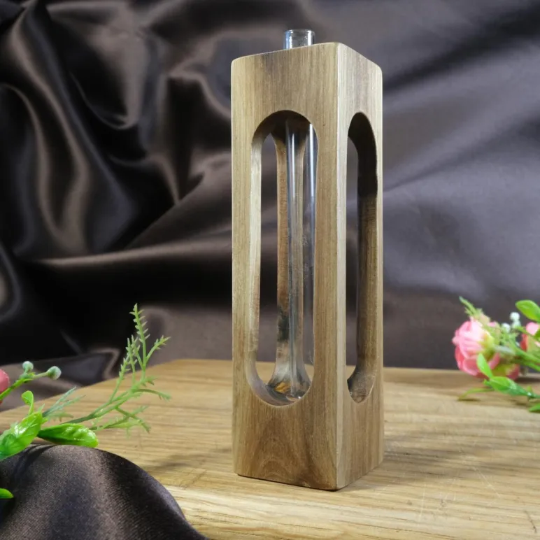 Ваза для цветов и сухоцветов из дерева с колбой