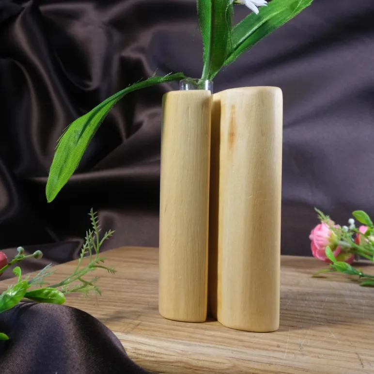 Ваза для цветов и сухоцветов из дерева с колбой