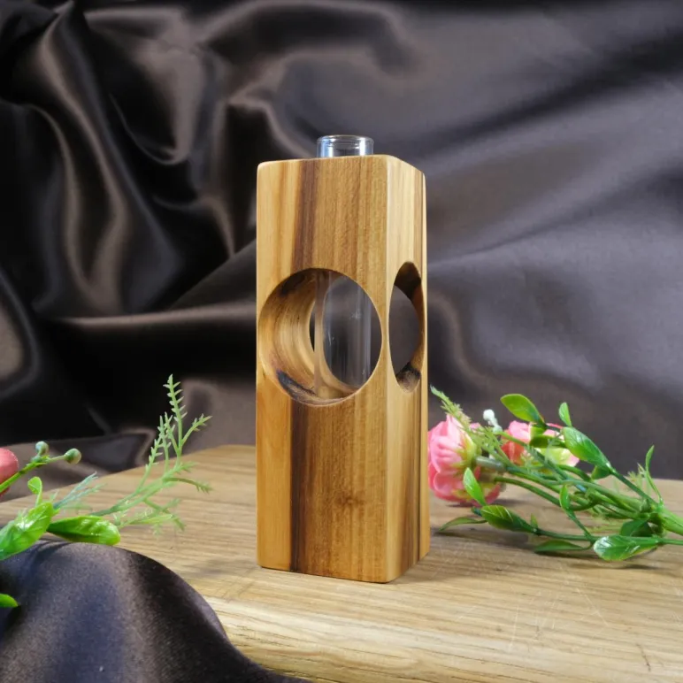 Ваза для цветов и сухоцветов из дерева с колбой