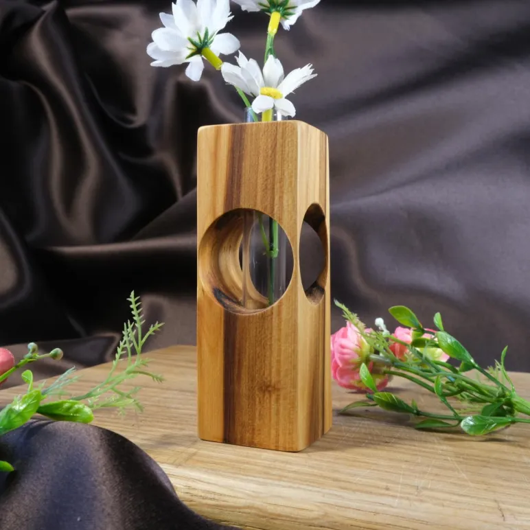 Ваза для цветов и сухоцветов из дерева с колбой