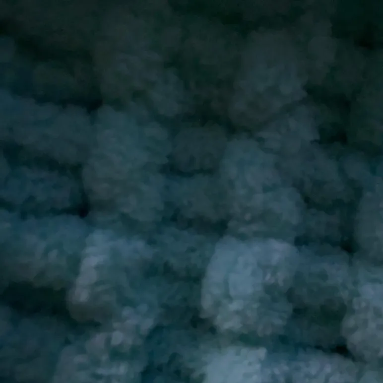 Шарф голубой вязаный на спицах