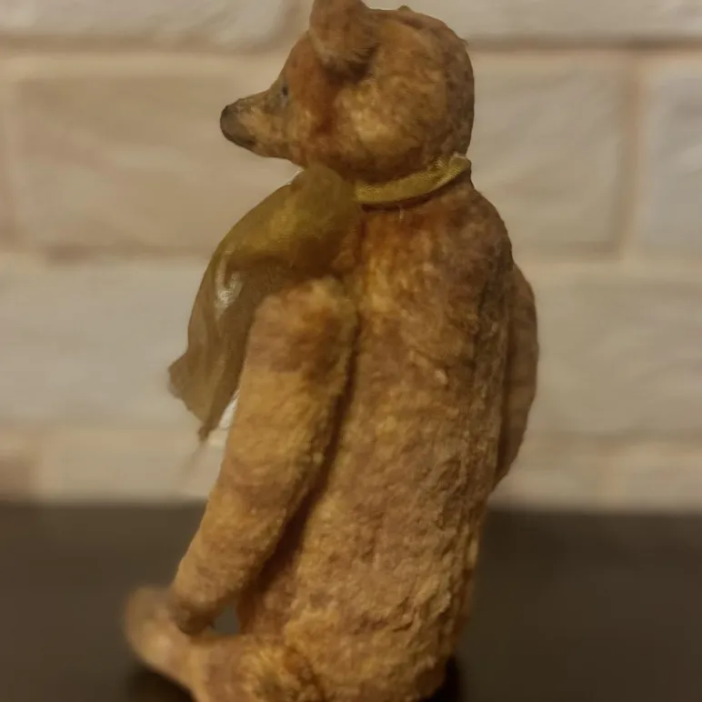 Медведь и цветы