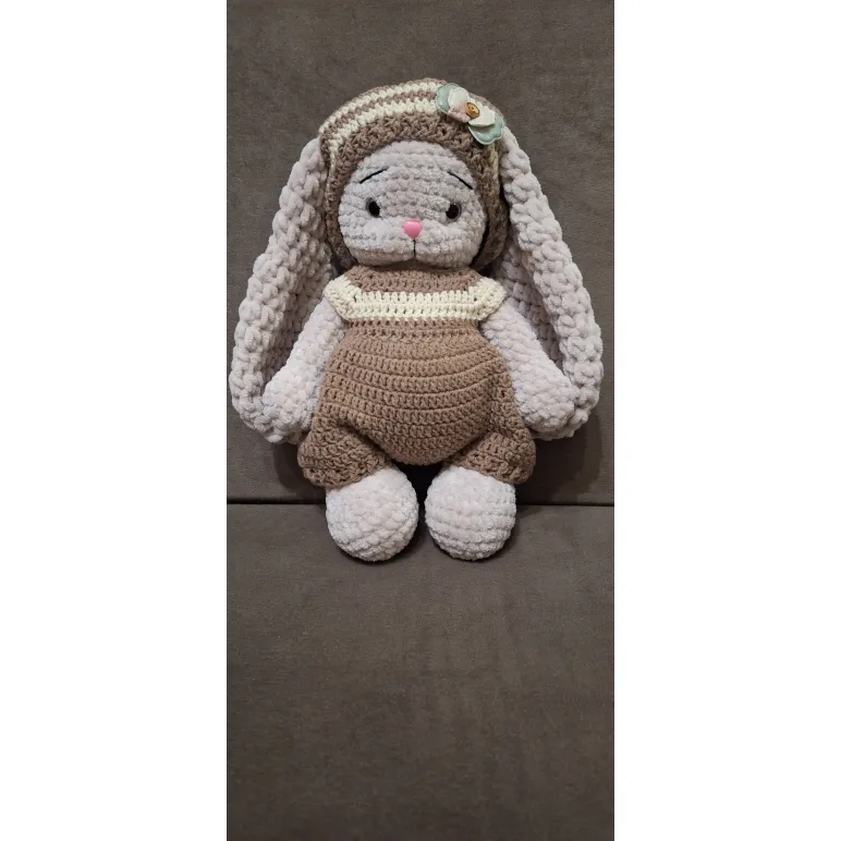 Игрушка вязанная заяц