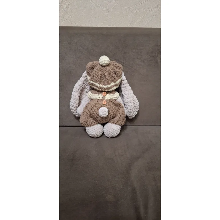 Игрушка вязанная заяц