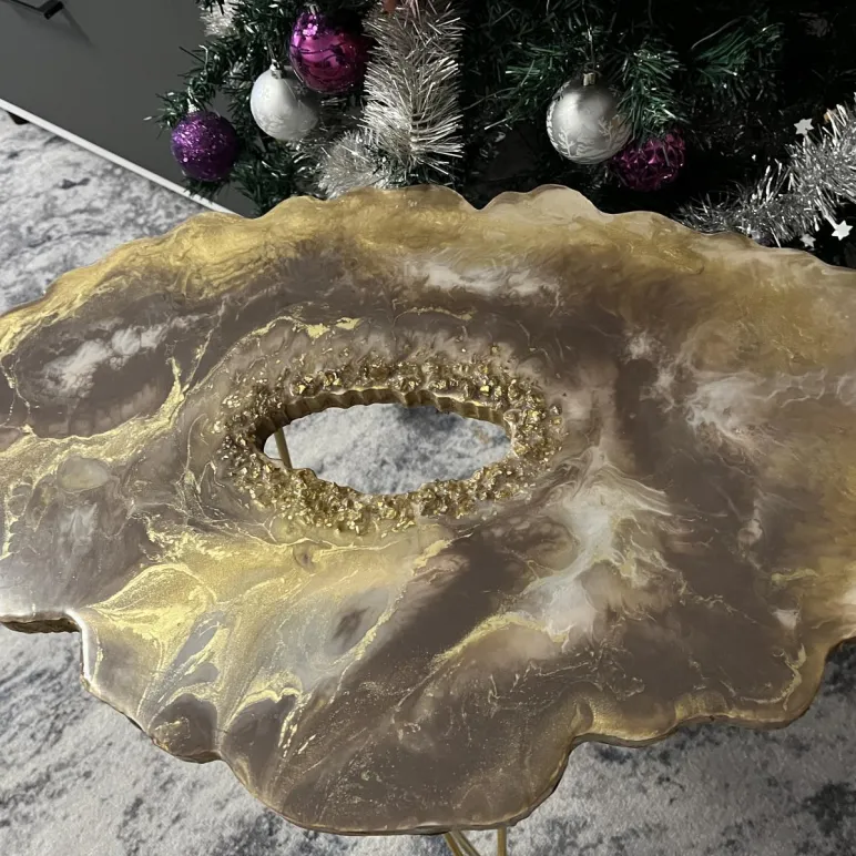 Журнальный кофейный столик из эпоксидной смолы