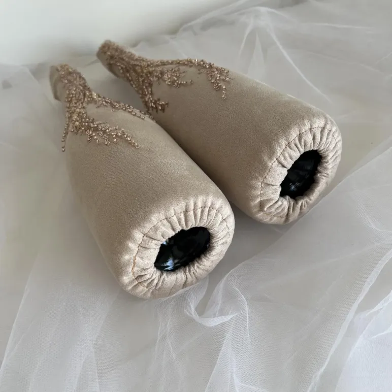 Свадебные чехлы на шампанское беж бисер пайетки