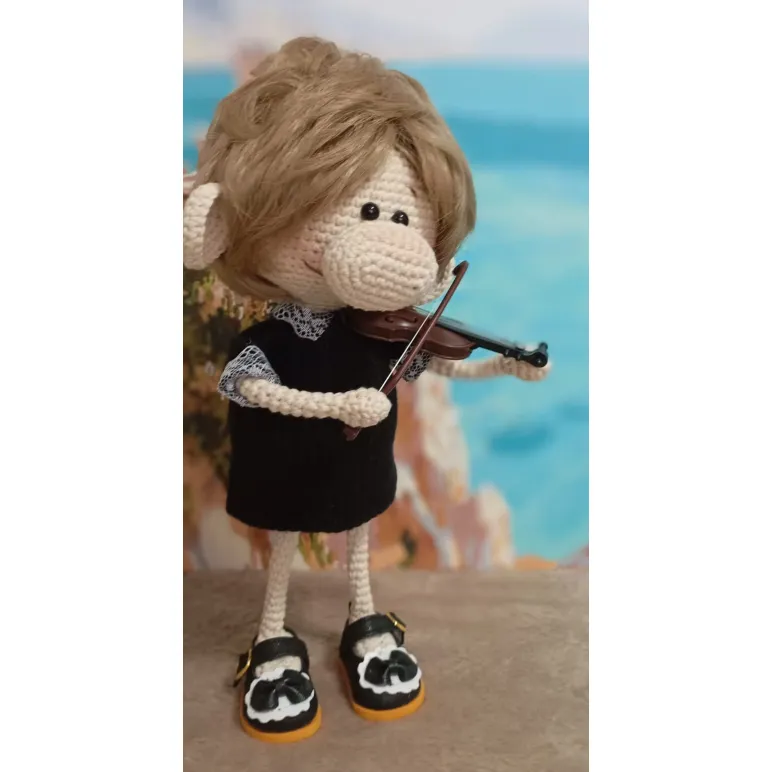 Кукла амигуруми — скрипач
