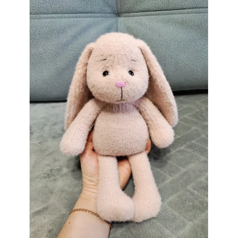 Вязаная игрушка зайка для детей