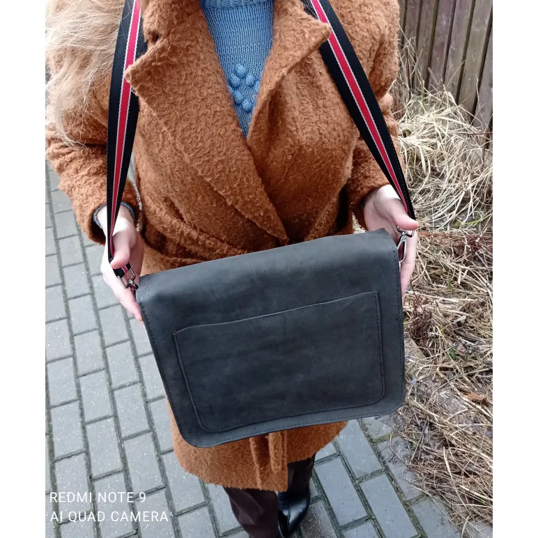 Сумка-почтальонка из натуральной кожи с вышивкой эксклюзивная