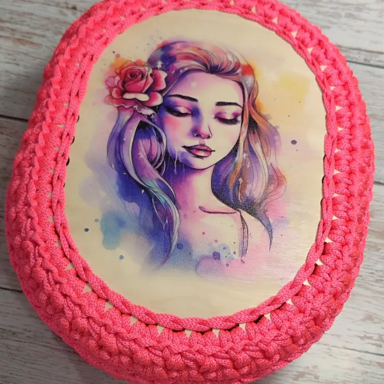 Вязаная корзина